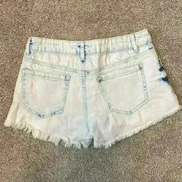Rue21 light wash embroidered‎ denim shorts size 7/8 - Picture 6 of 9